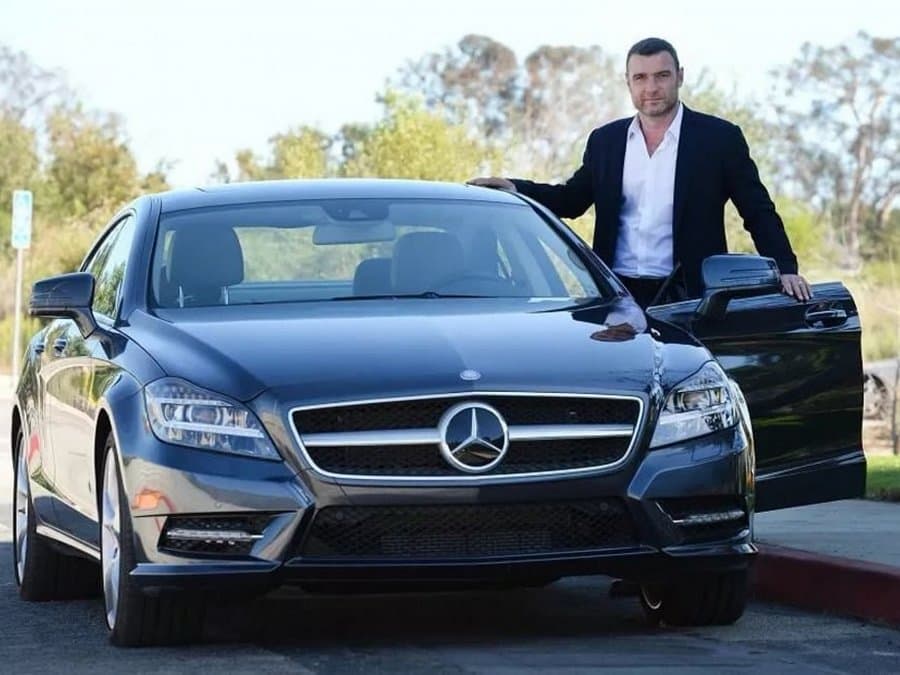 Безопасная поездка на такси с надежным водителем